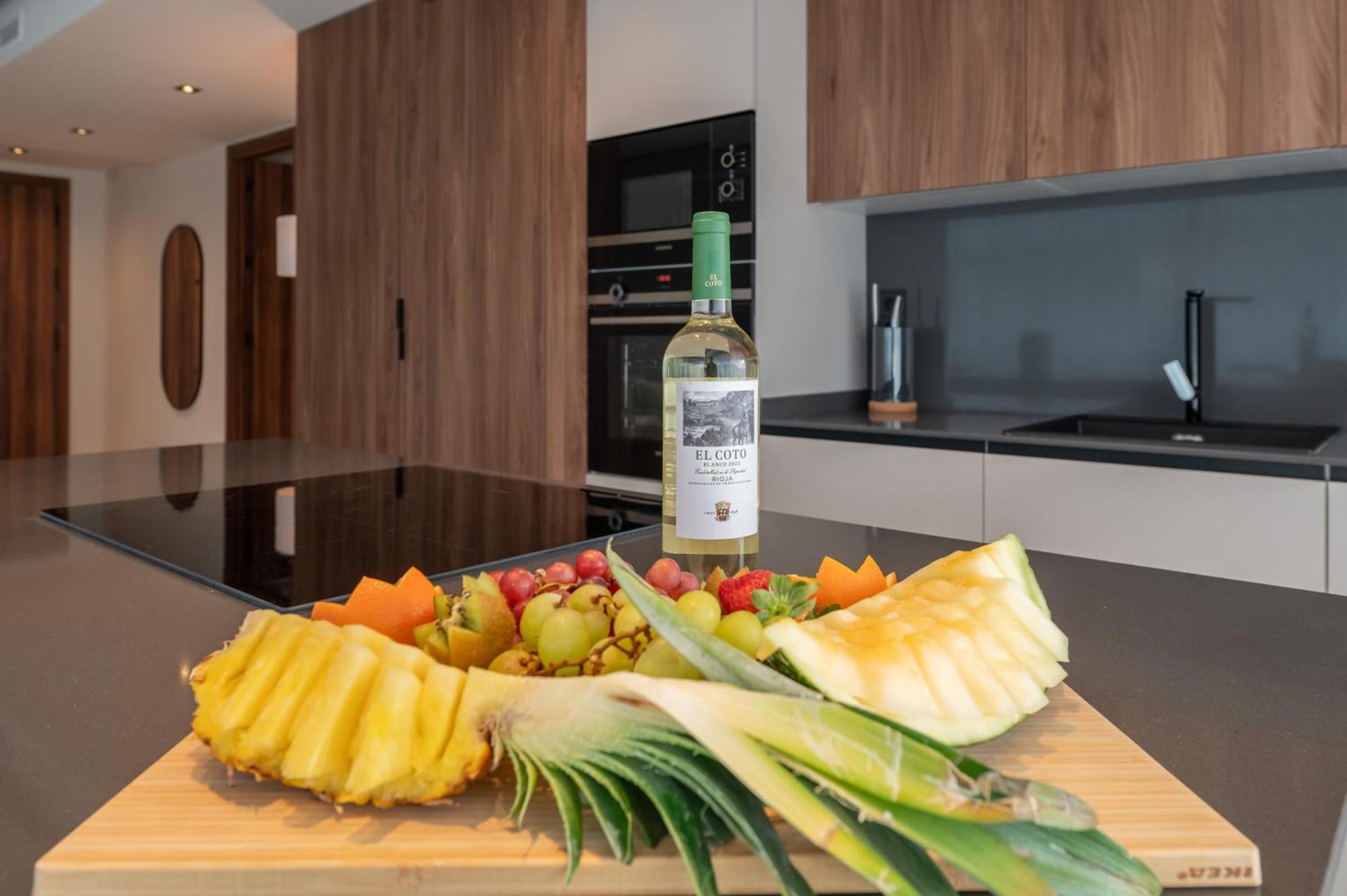 Apartment Newly Built 3 Bdrm Luxury Close To The *