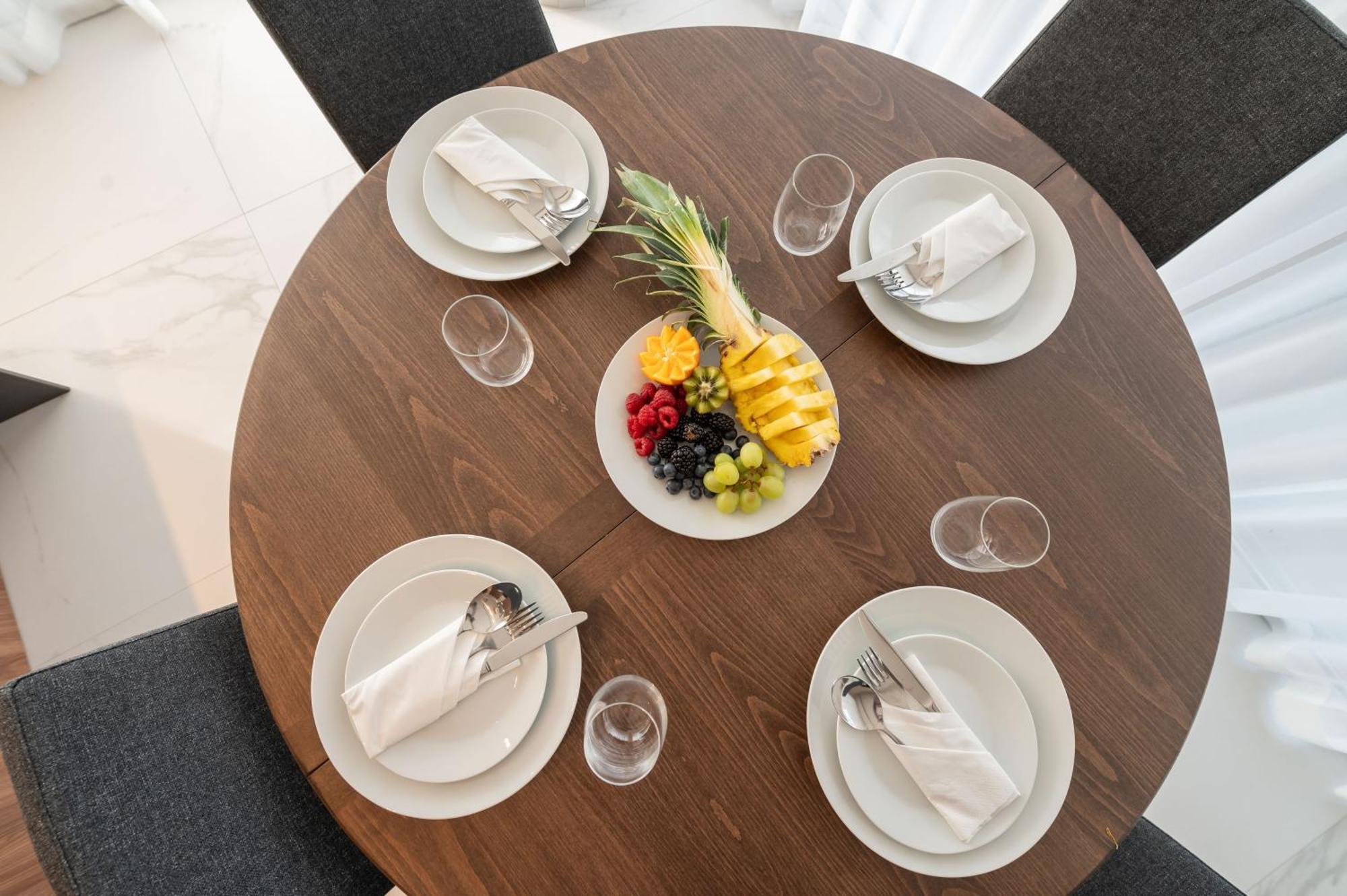 Apartment Newly Built 3 Bdrm Luxury Close To The
