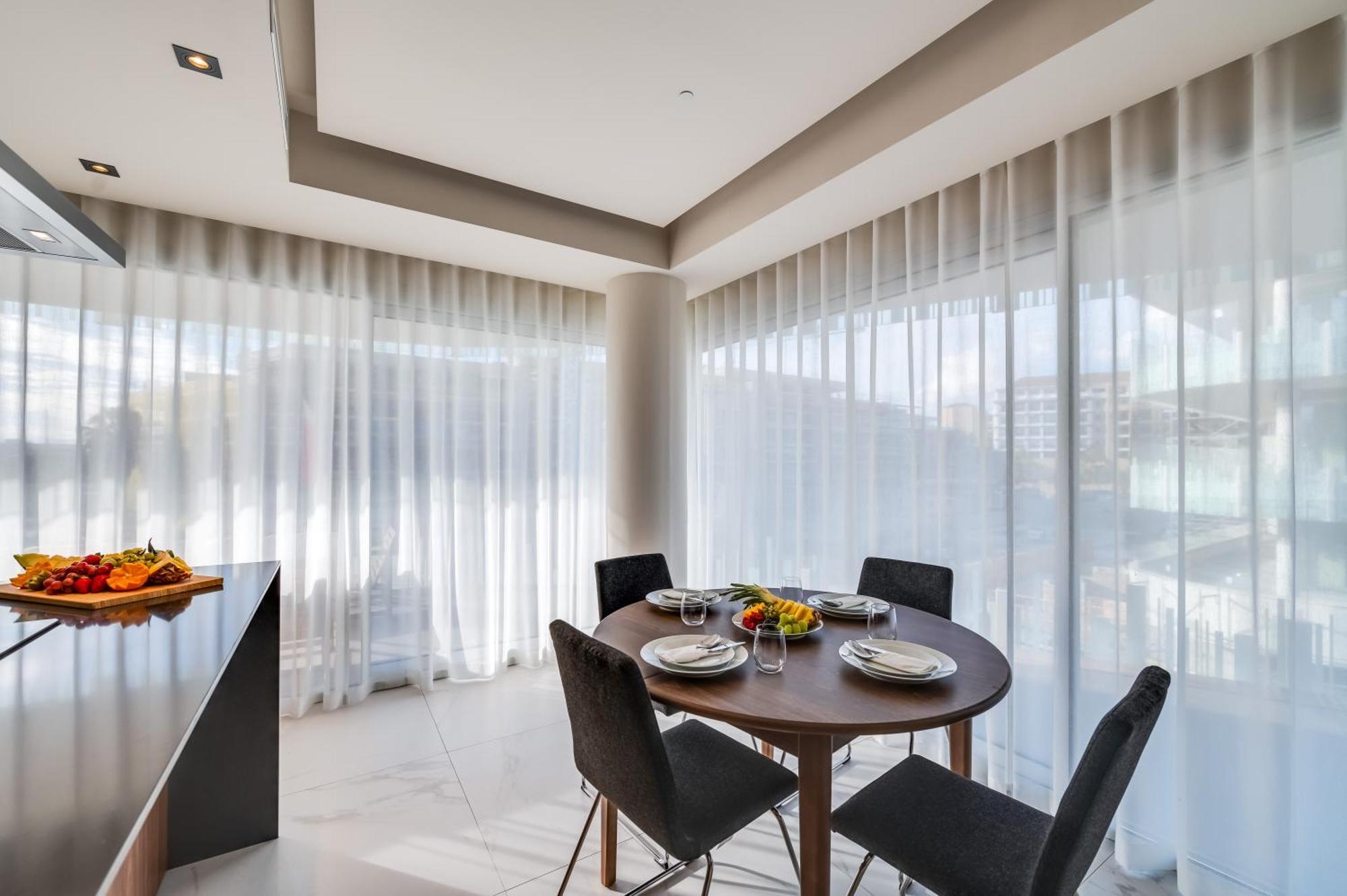 Newly Built 3 Bdrm Luxury Close To The Apartment *