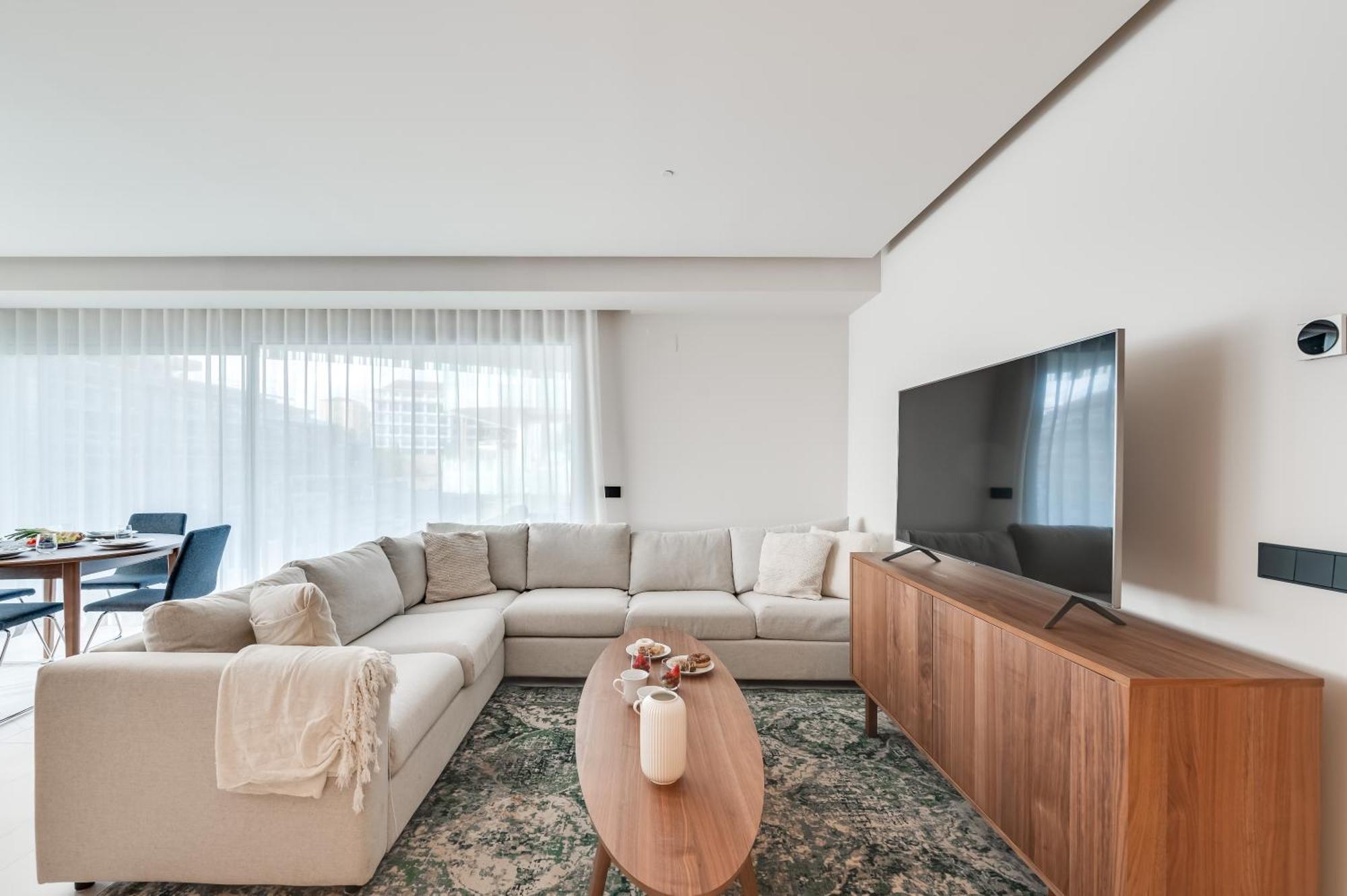 Apartment Newly Built 3 Bdrm Luxury Close To The *