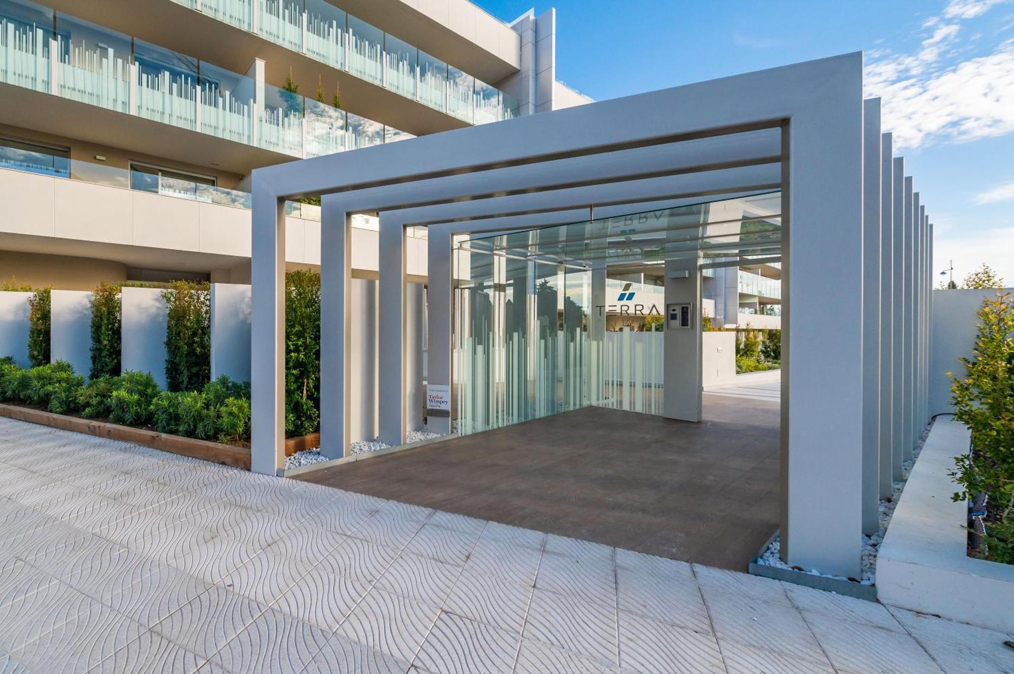 Newly Built 3 Bdrm Luxury Close To The Apartment Marbella