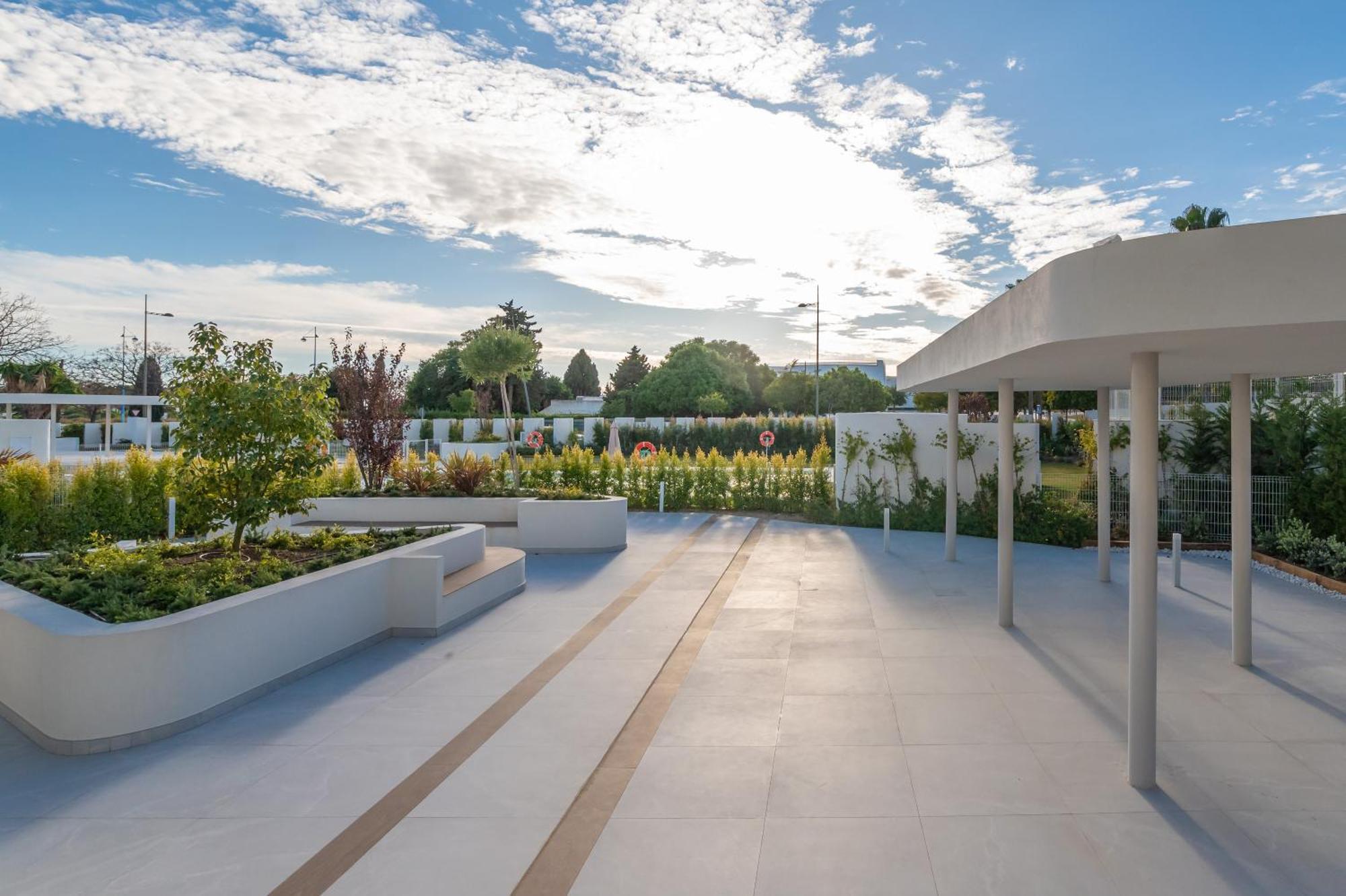 Apartment Newly Built 3 Bdrm Luxury Close To The Marbella