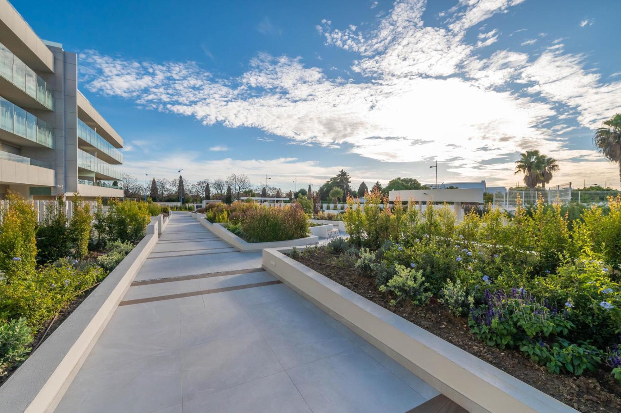 Newly Built 3 Bdrm Luxury Close To The