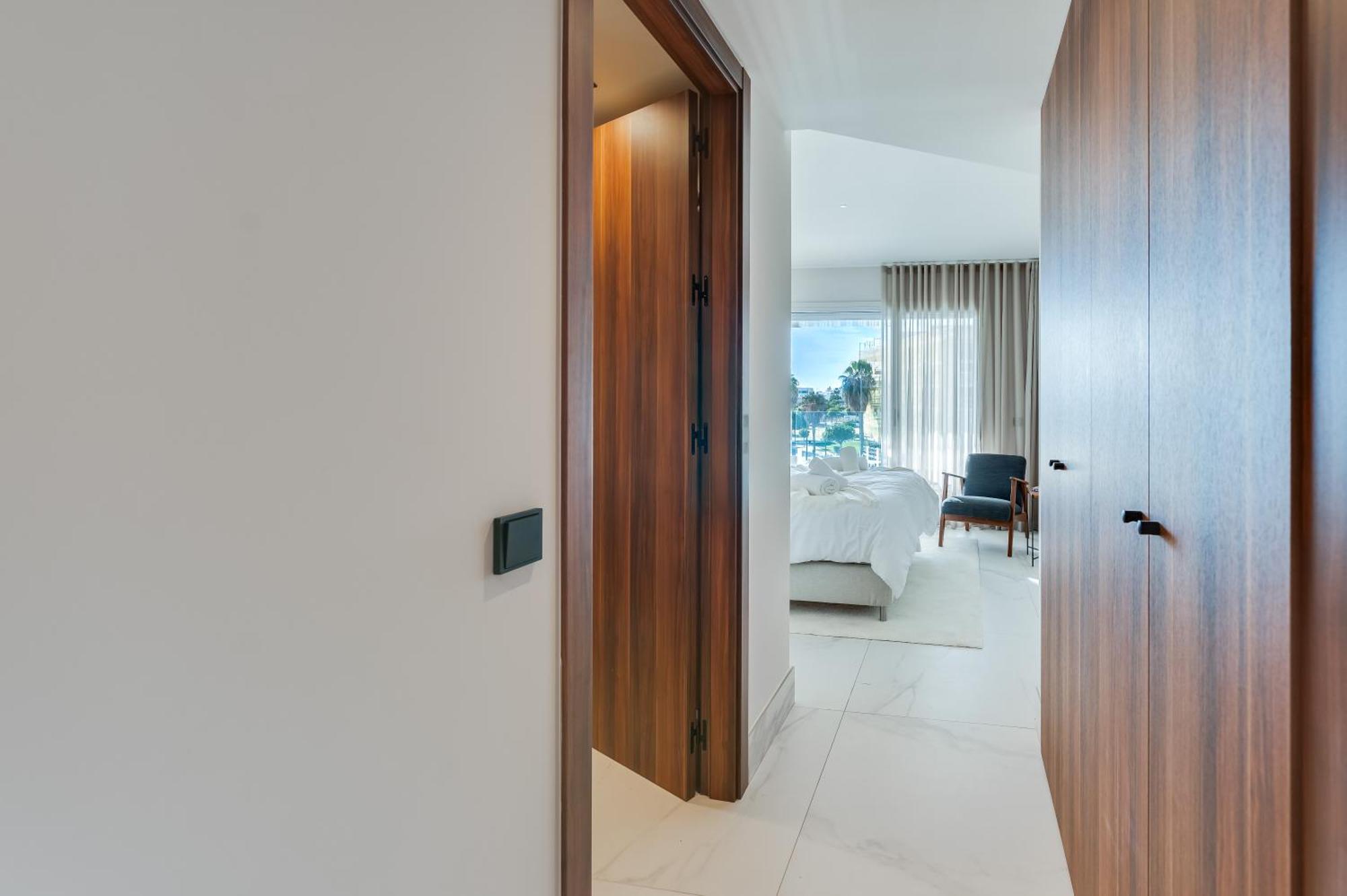 Newly Built 3 Bdrm Luxury Close To The Apartment