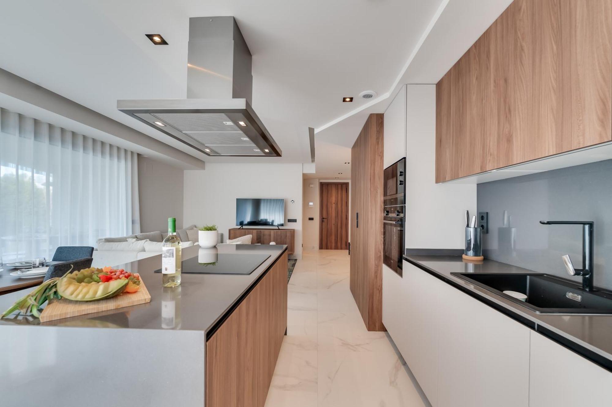Apartment Newly Built 3 Bdrm Luxury Close To The *