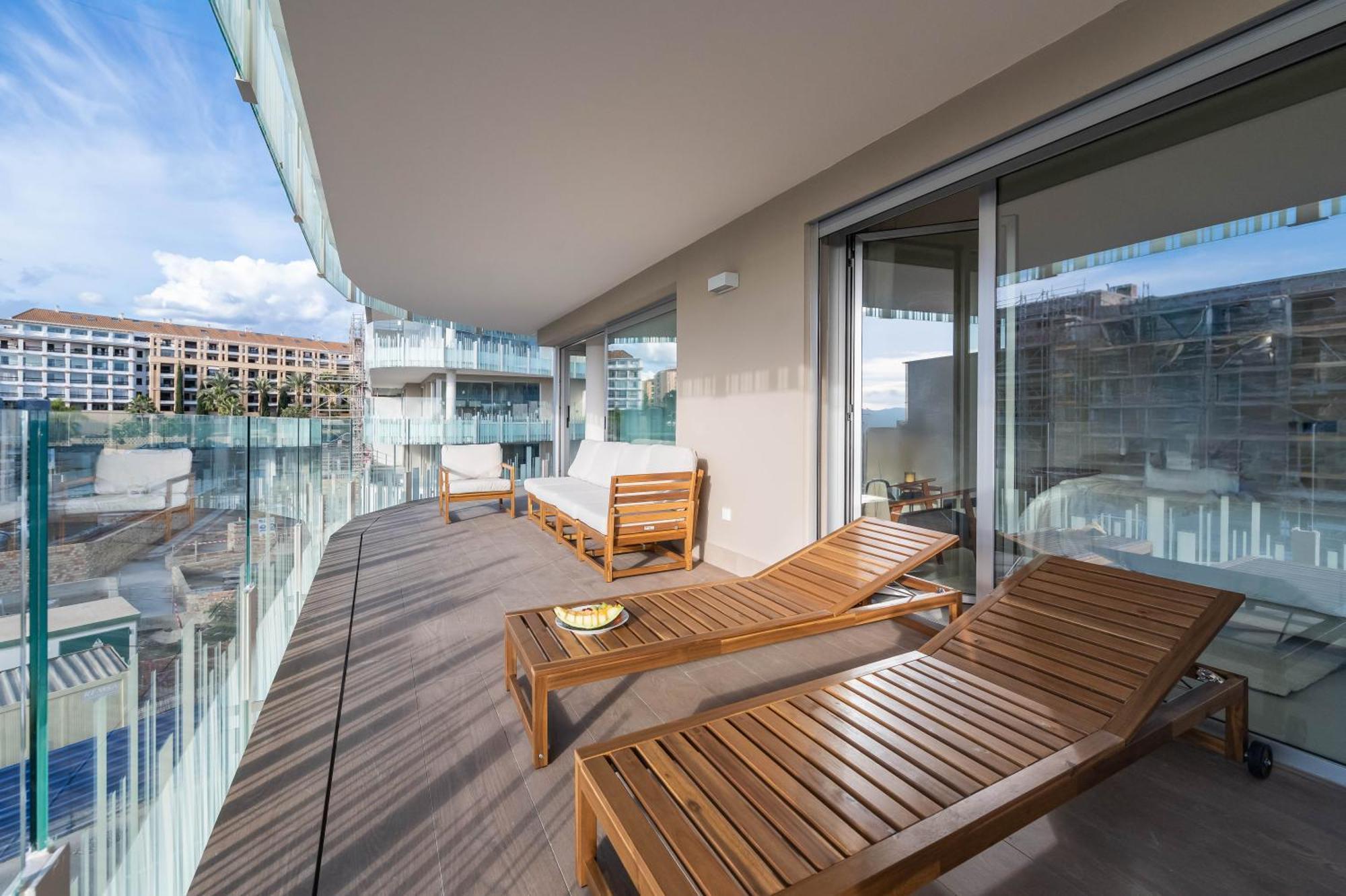 Newly Built 3 Bdrm Luxury Close To The Apartment