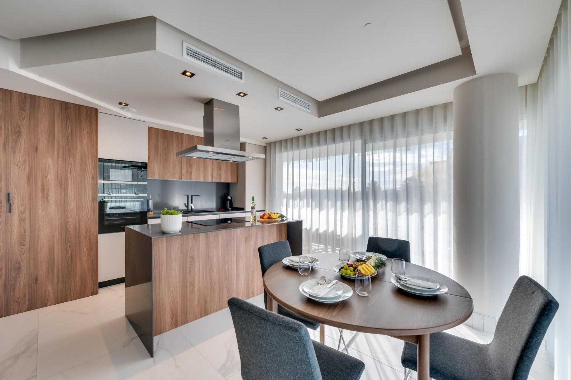 Apartment Newly Built 3 Bdrm Luxury Close To The *