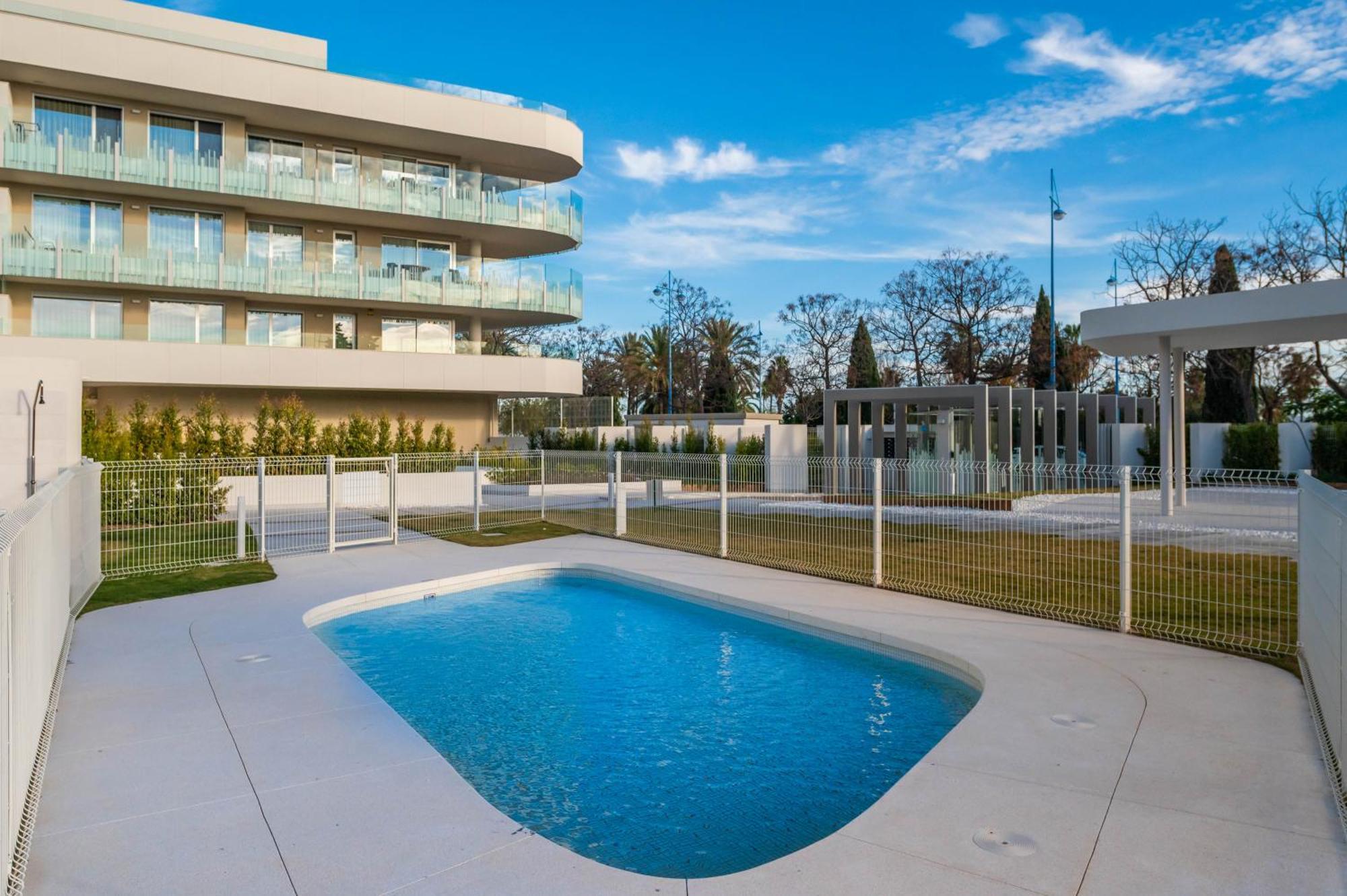 Newly Built 3 Bdrm Luxury Close To The Apartment *
