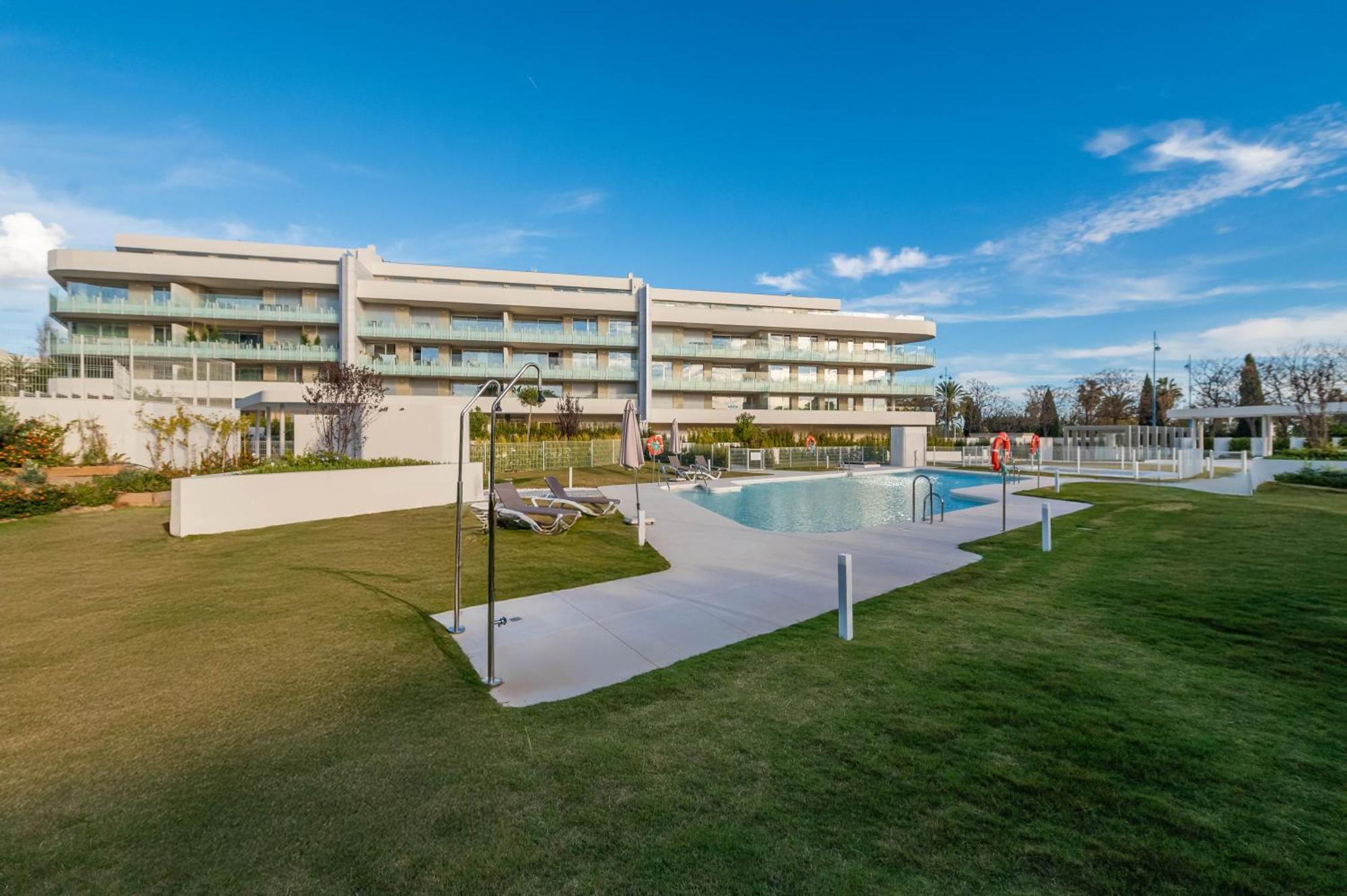Newly Built 3 Bdrm Luxury Close To The Apartment *